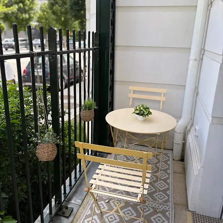 Charming T2 Terrace 5min Appartamento